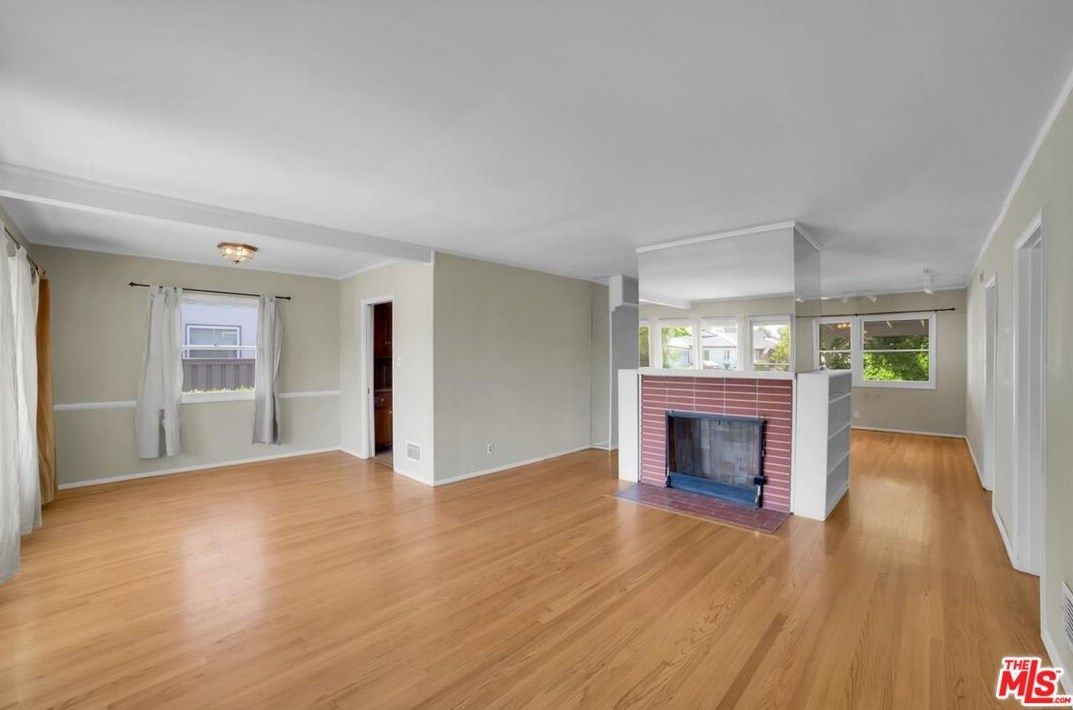 5760 Bucknell Ave, North Hollywood, CA 91607-1302