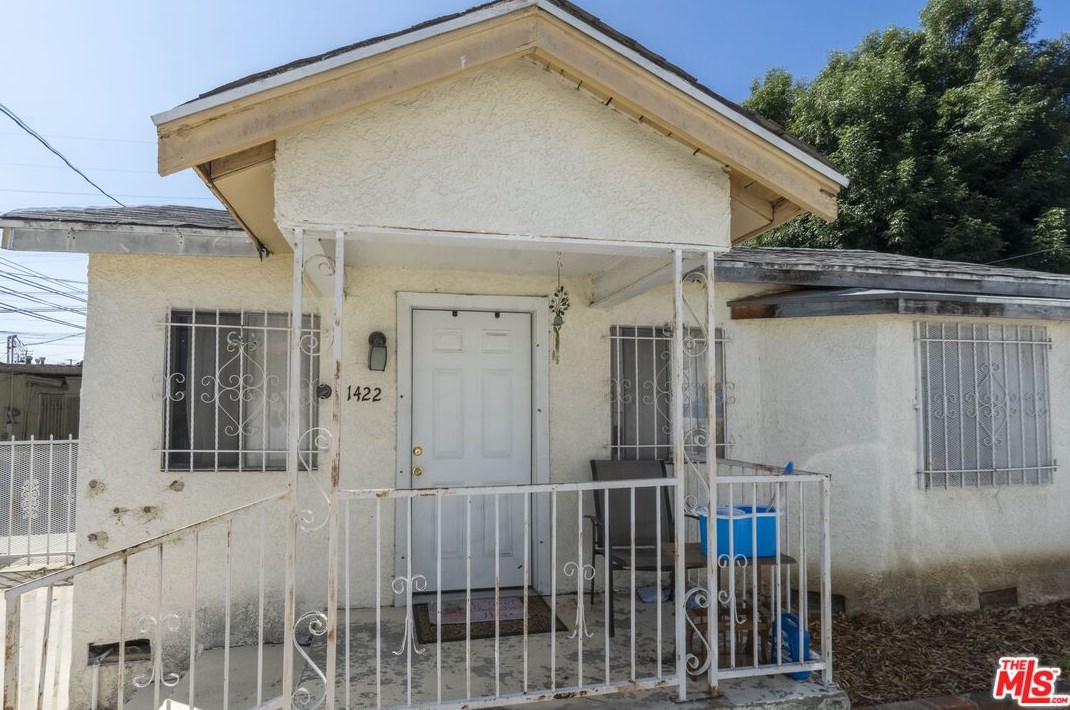 1422 97th St, Los Angeles, CA 90047-3933