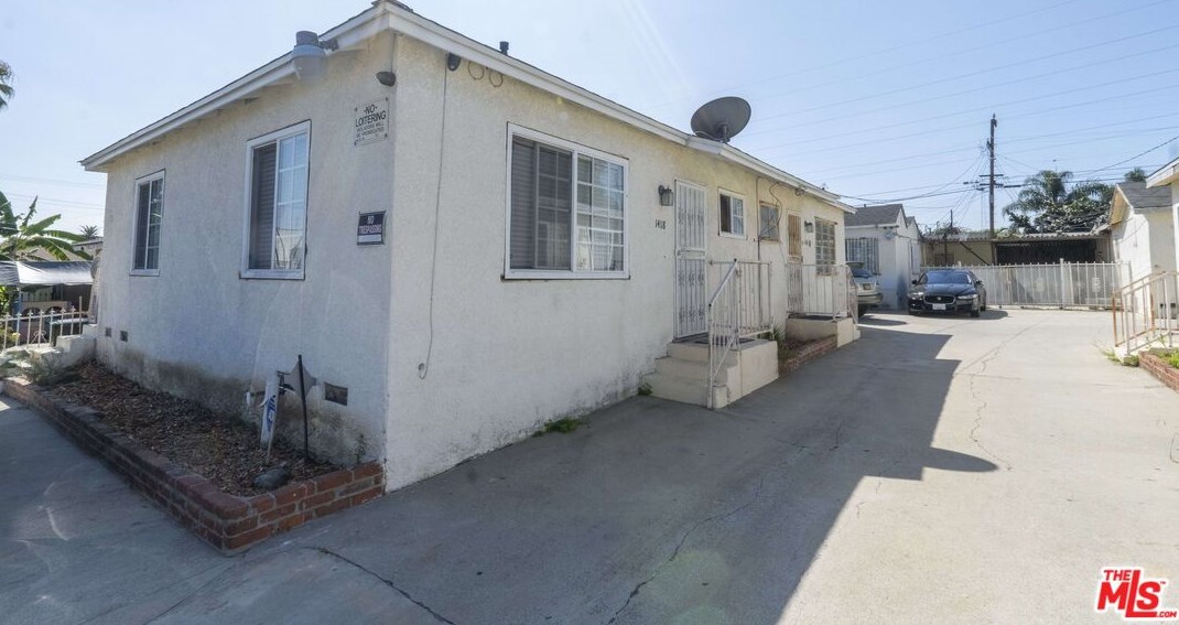 1418 97th St, Los Angeles, CA 90047-3933
