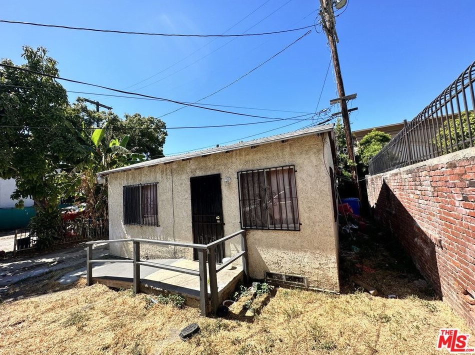 1615 39th Pl, Los Angeles, CA 90062-1337