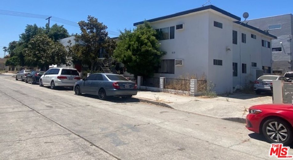 6613 Irvine Ave, North Hollywood, CA 91606