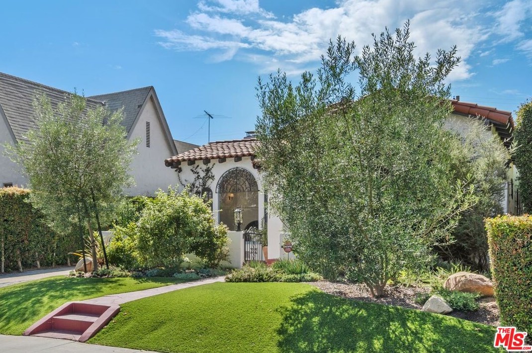 1115 S Point View St, Los Angeles, CA 90035