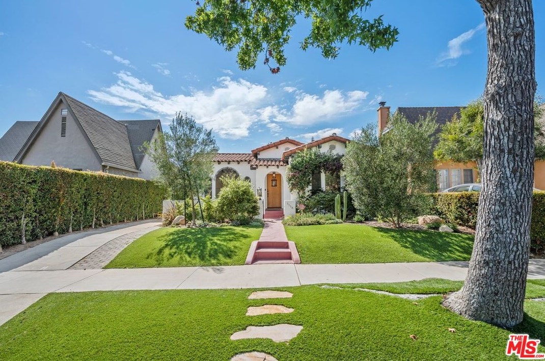 1115 Point View St, Los Angeles CA  90035-2618 exterior