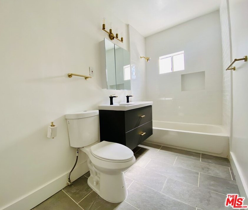 1474 Vernon Ave, Los Angeles CA  90011-3856 exterior