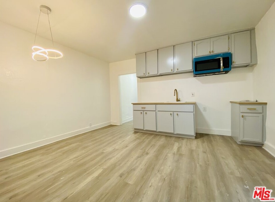 1474 Vernon Ave, Los Angeles CA  90011-3856 exterior