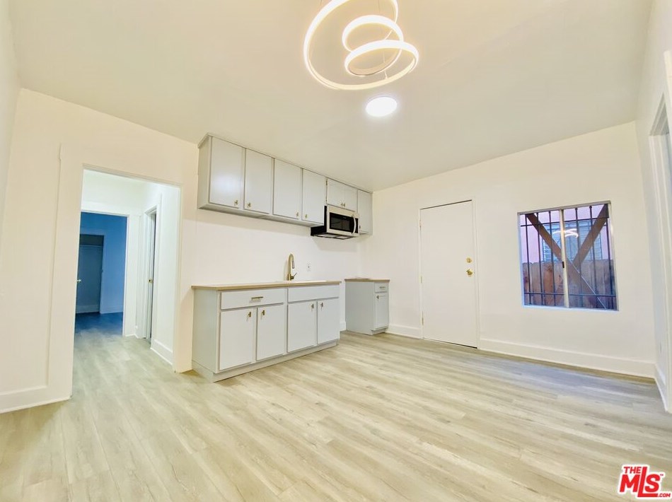 1474 Vernon Ave, Los Angeles CA  90011-3856 exterior