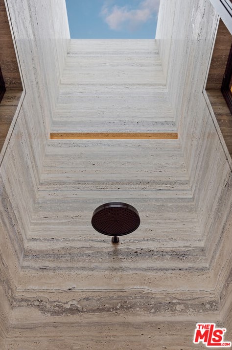 9051 Briarcrest Ln, Beverly Hills CA  90210-1818 exterior