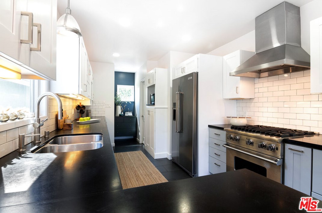 12207 Lawler St, Los Angeles CA  90066-1908 exterior