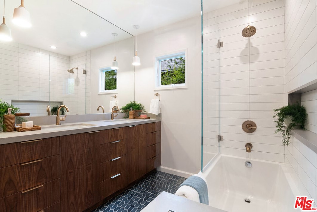 12207 Lawler St, Los Angeles CA  90066-1908 exterior