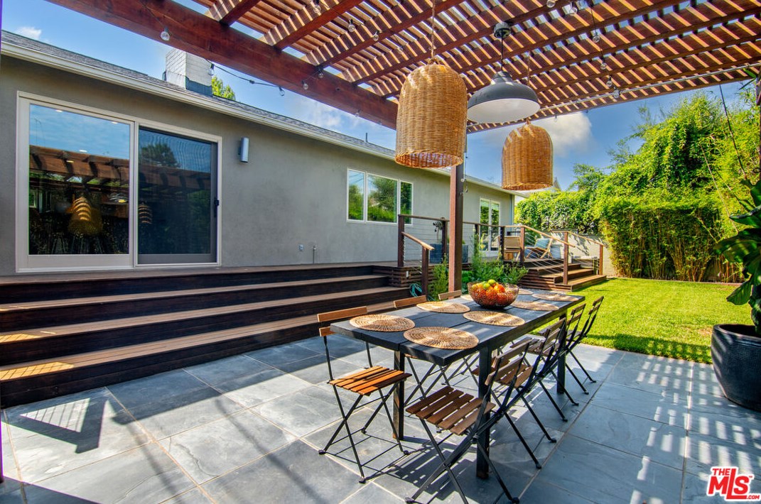12207 Lawler St, Los Angeles CA  90066-1908 exterior