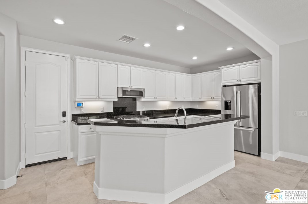 67794 Via Seguro, Cathedral City CA  92234-0120 exterior