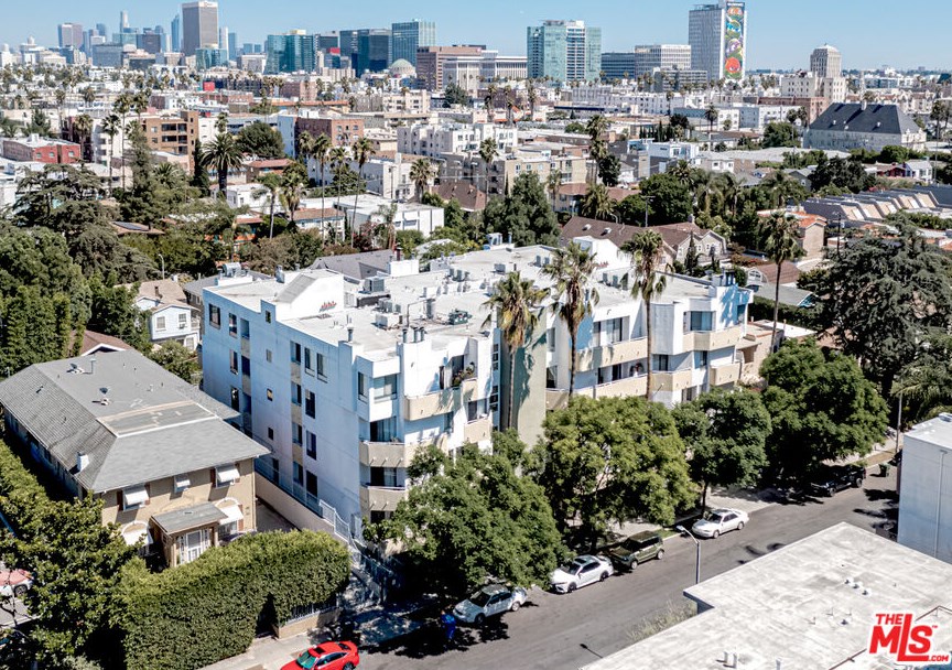 326 Westminster Ave, Los Angeles CA  90020-4699 exterior
