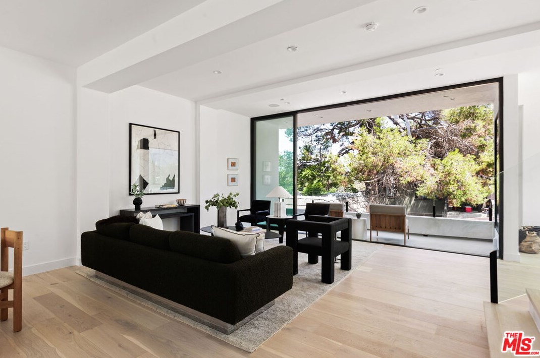 861 Hyperion Ave, Los Angeles, CA 90029-3105