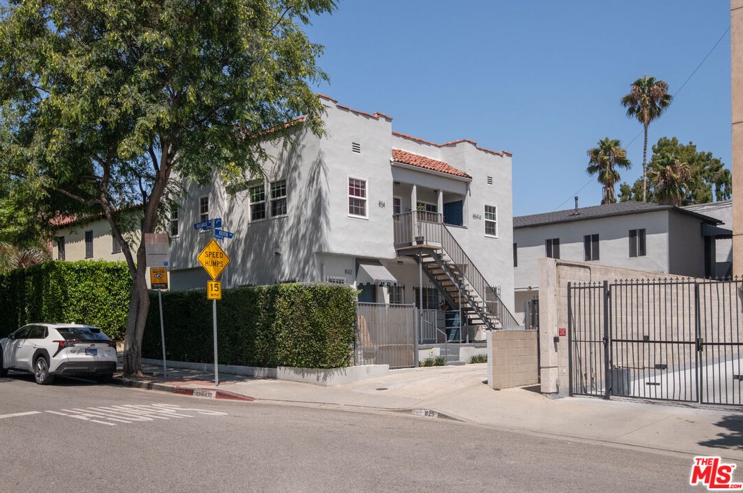 832 Hilldale Ave, Los Angeles, CA 90069