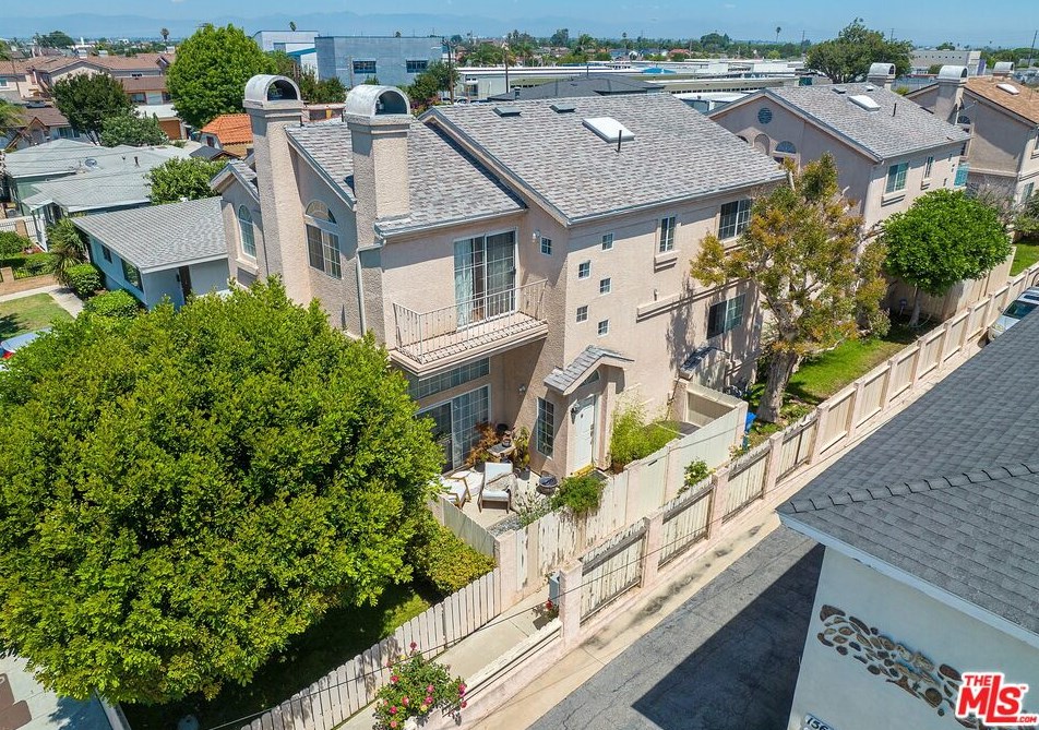 15616 Freeman Ave, Lawndale, CA 90260-2601