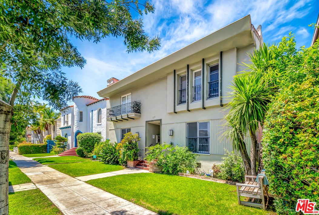 215 Elm Dr, Beverly Hills, CA 90210-4913
