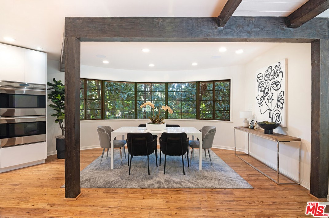 2365 Bowmont Dr, Beverly Hills CA  90210-1810 exterior