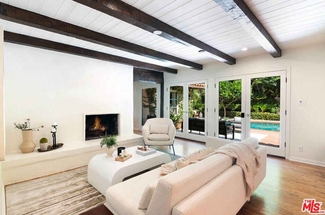 2365 Bowmont Dr, Beverly Hills CA  90210-1810 exterior