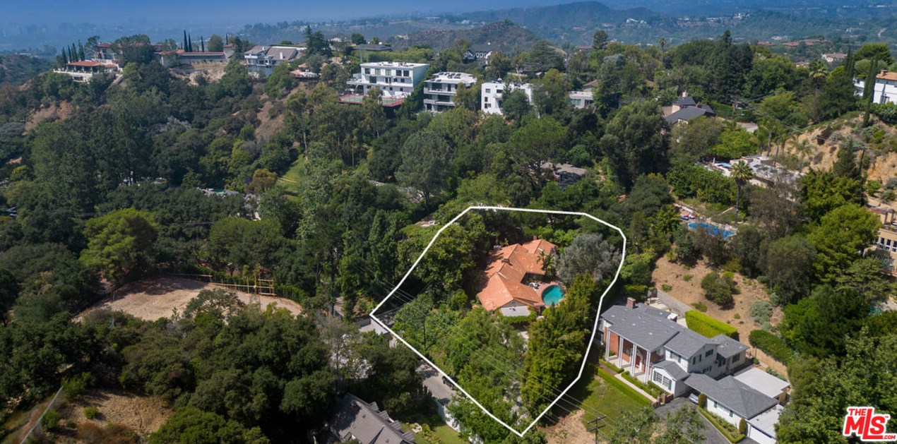 2365 Bowmont Dr, Beverly Hills CA  90210-1810 exterior