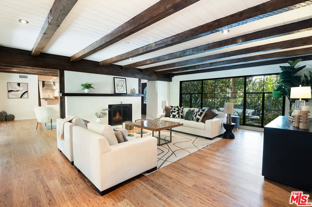 2365 Bowmont Dr, Beverly Hills CA  90210-1810 exterior