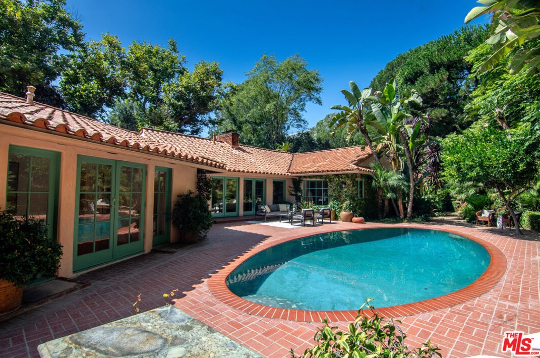 2365 Bowmont Dr, Beverly Hills CA  90210-1810 exterior