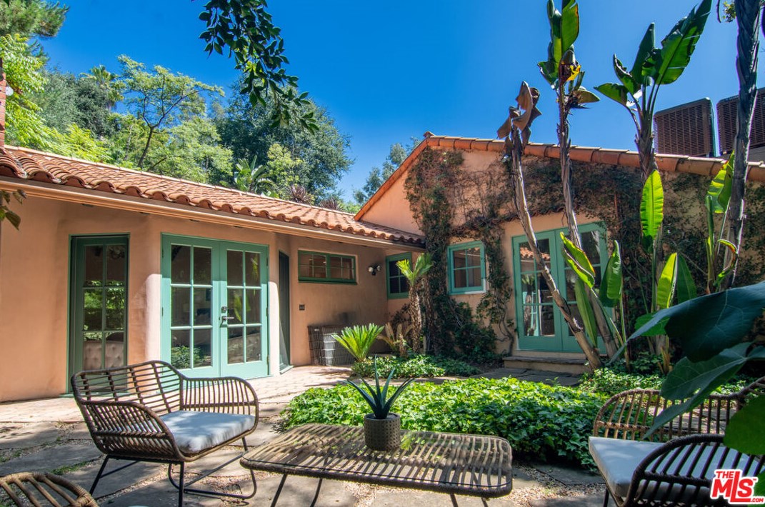 2365 Bowmont Dr, Beverly Hills CA  90210-1810 exterior