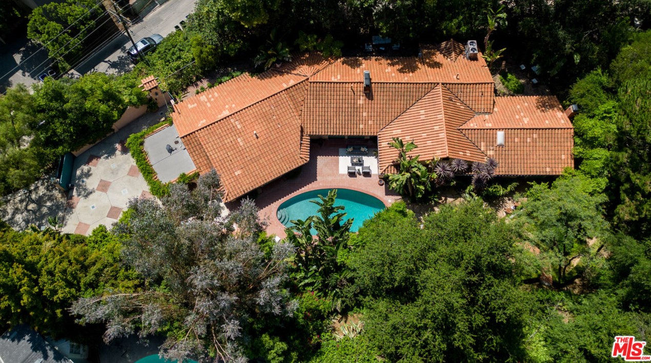 2365 Bowmont Dr, Beverly Hills CA  90210-1810 exterior