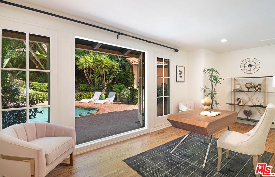 2365 Bowmont Dr, Beverly Hills CA  90210-1810 exterior