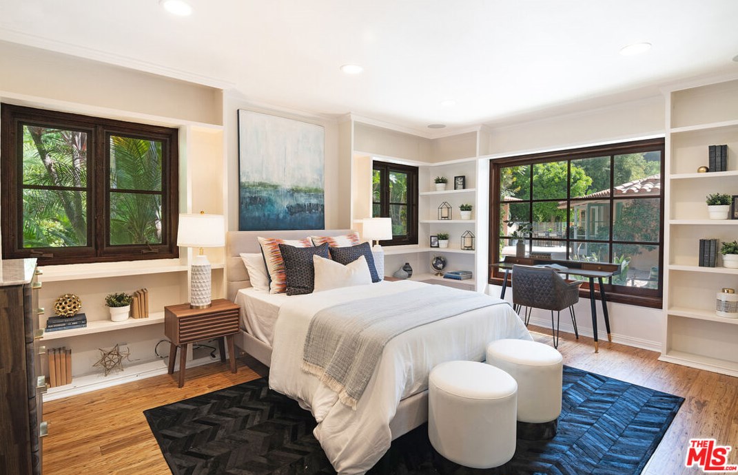 2365 Bowmont Dr, Beverly Hills CA  90210-1810 exterior