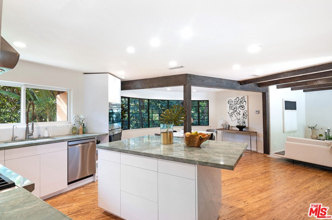 2365 Bowmont Dr, Beverly Hills CA  90210-1810 exterior