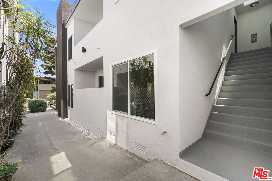 1128 23rd St #6, Santa Monica, CA 90403