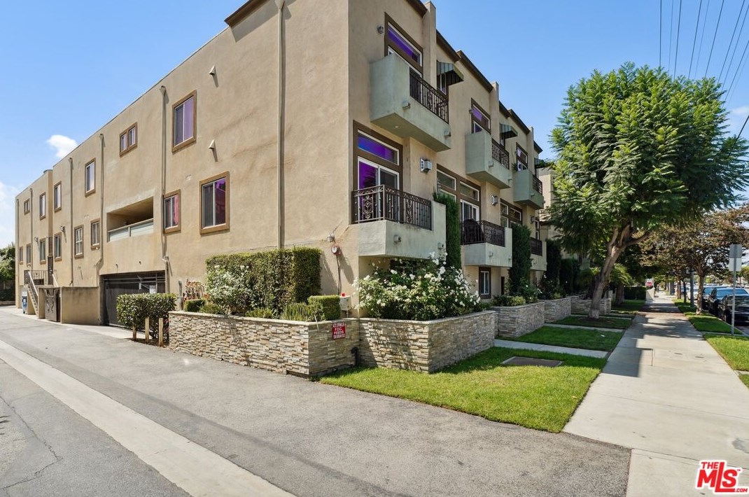 13360 Burbank Blvd #3, Van Nuys, CA 91401