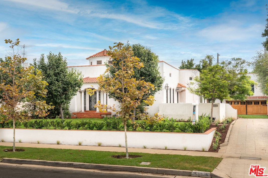 330 Arden Blvd, Los Angeles, CA 90004-3022