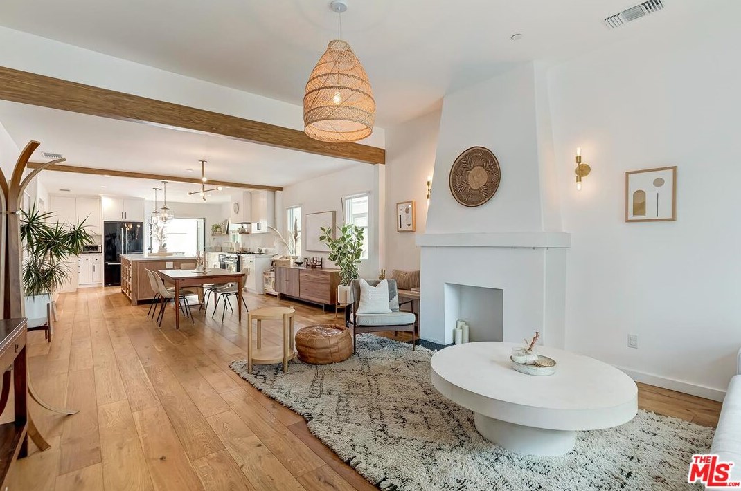 2932 Edgehill Dr, Los Angeles, CA 90018-2852
