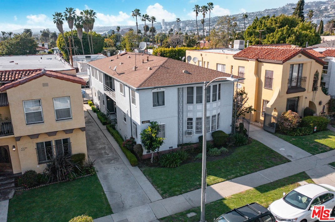 439 Hayworth Ave, Los Angeles CA  90048-2703 exterior