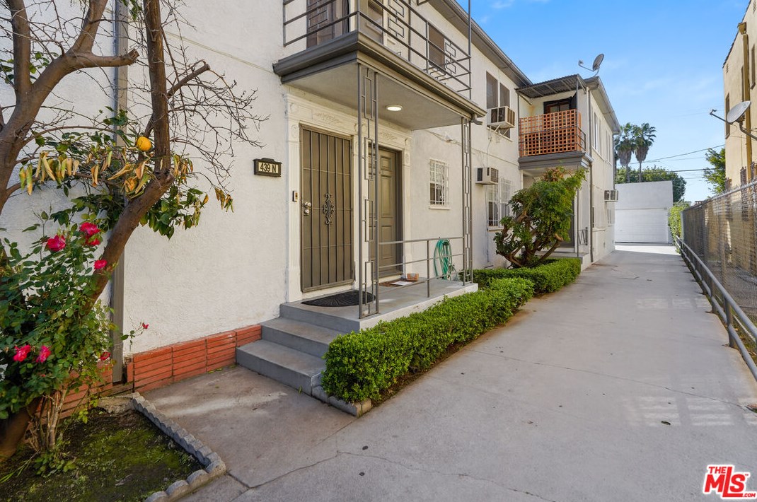 439 Hayworth Ave, Los Angeles CA  90048-2703 exterior