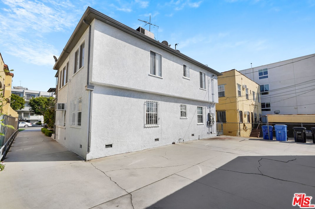 439 Hayworth Ave, Los Angeles CA  90048-2703 exterior