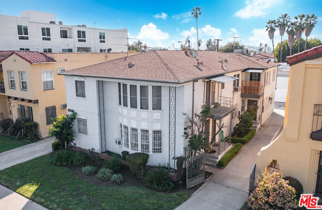 439 Hayworth Ave, Los Angeles CA  90048-2703 exterior
