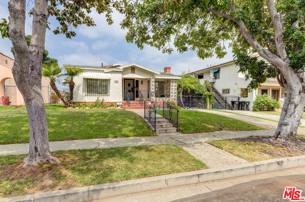 1853 78th St, Los Angeles, CA 90047-2336
