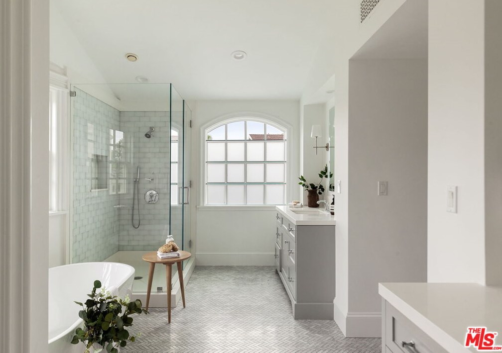 317 Oceano Dr, Los Angeles CA  90049-4123 exterior