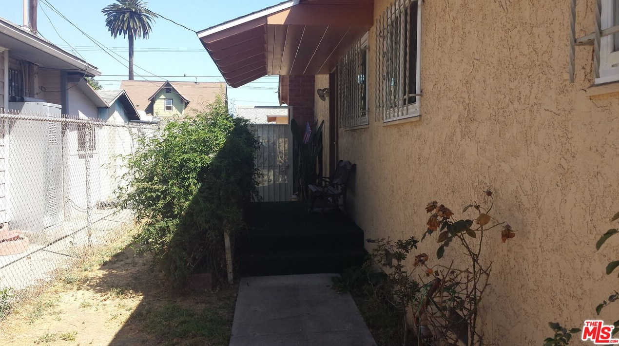 2936 Harvard Blvd, Los Angeles CA  90018-3154 exterior