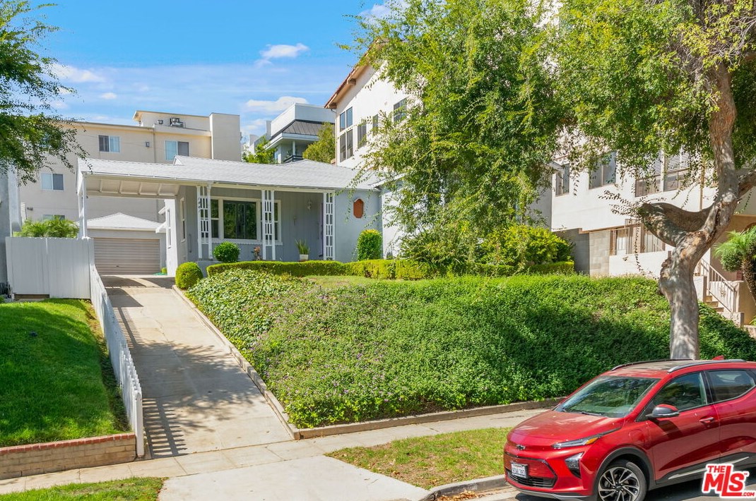 1841 Fairburn Ave, Los Angeles, CA 90025-4903