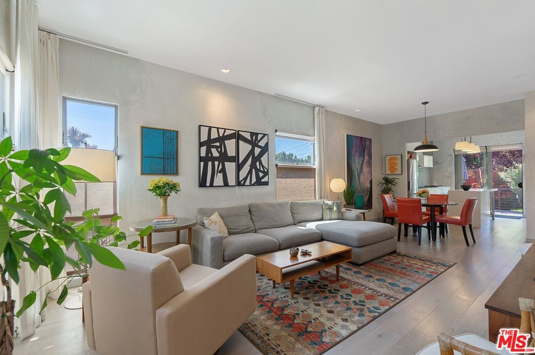 8924 Dorrington Ave, Los Angeles, CA 91331-6226