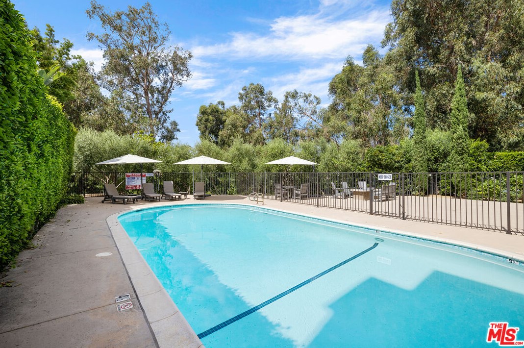 441 Barrington Ave, Los Angeles CA  90049-6410 exterior
