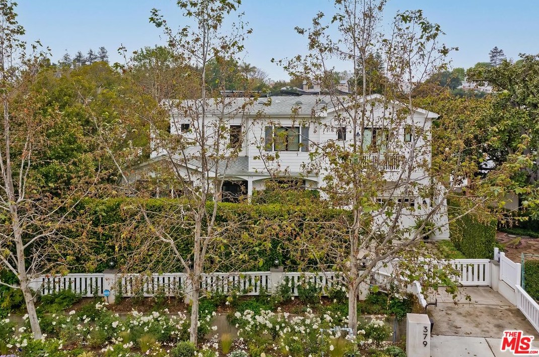 379 Kenter Ave, Los Angeles, CA 90049-2335