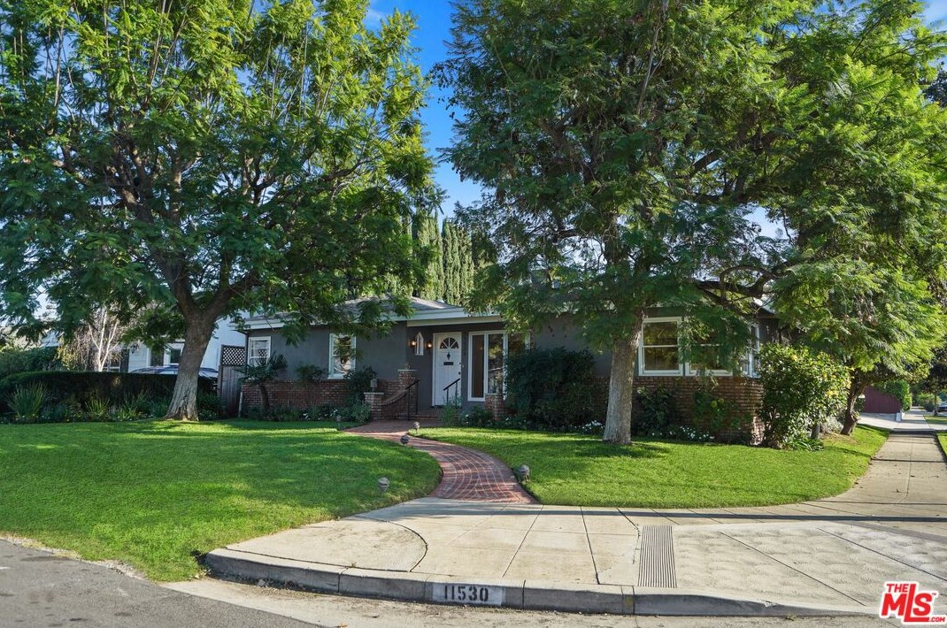 11530 Huston St, North Hollywood, CA 91601