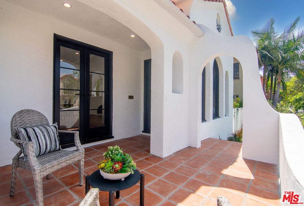 1144 Hi Point St, Los Angeles, CA 90035-2610