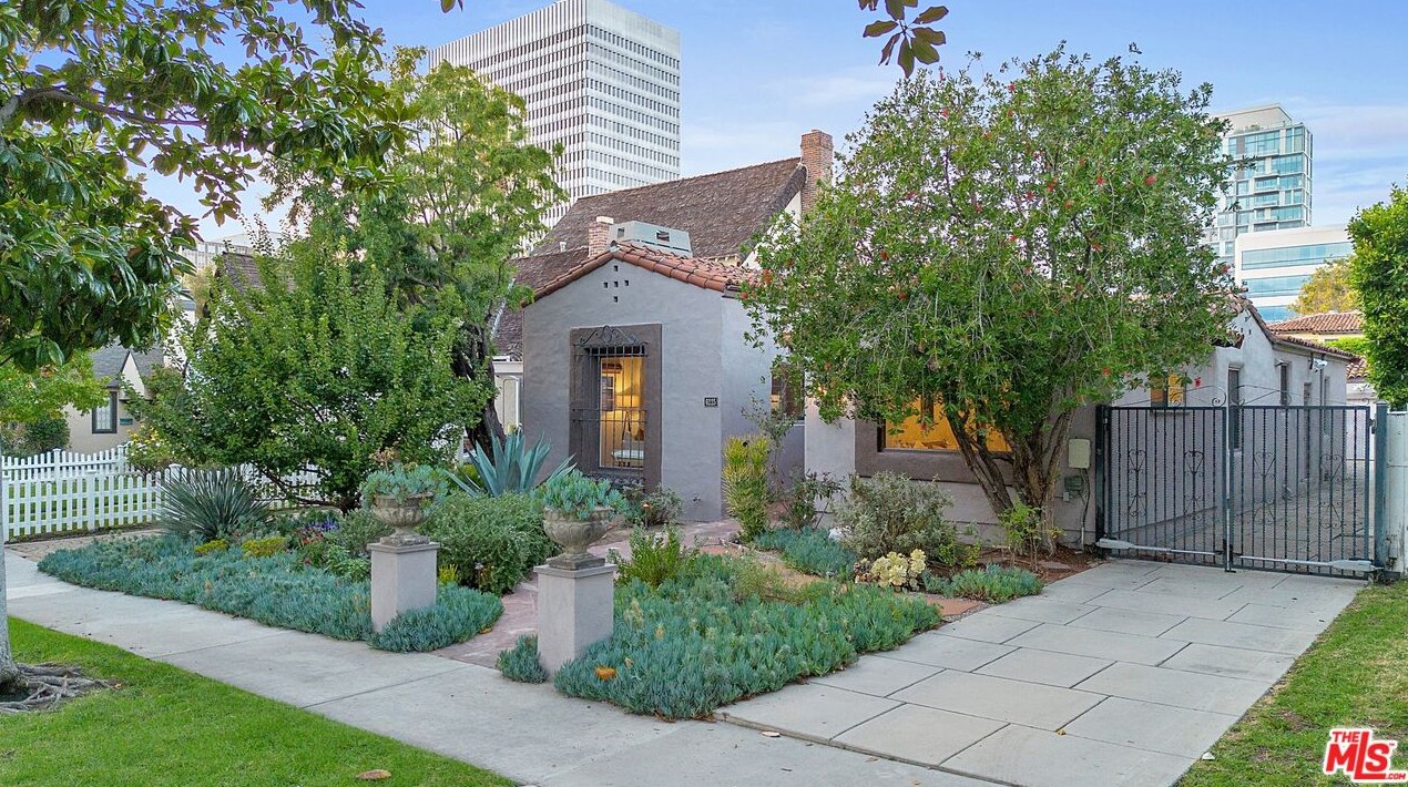 6225 Del Valle Dr, Los Angeles, CA 90048-5305