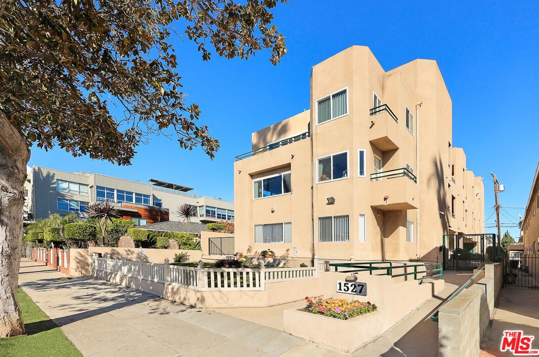 1527 9th St #101, Santa Monica, CA 90401