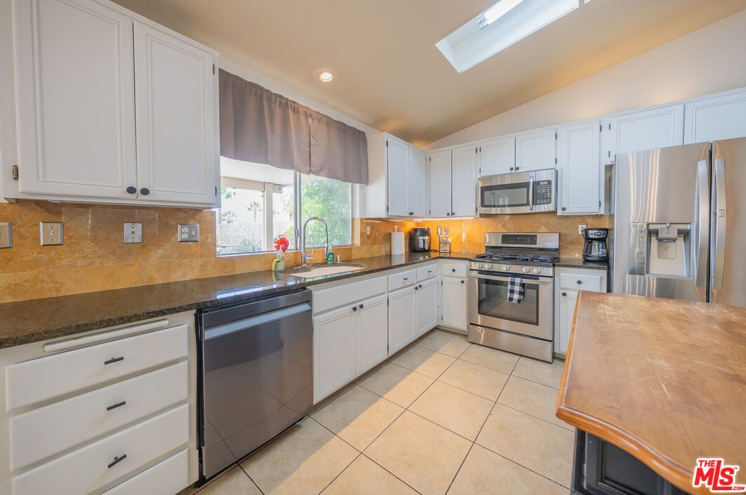 65815 Avenida Pico, Desert Hot Springs CA  92240-1546 exterior